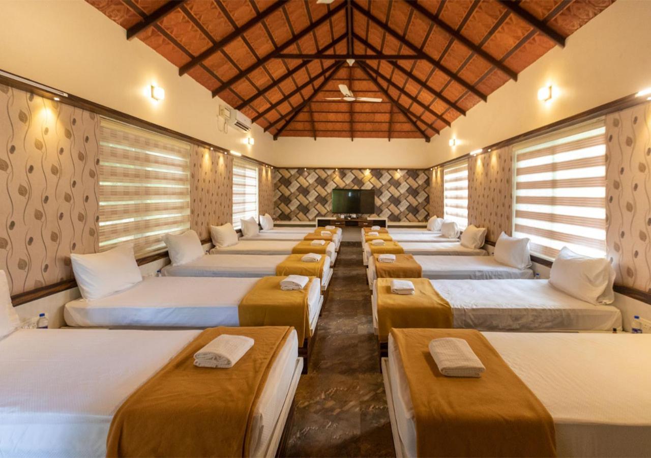 Sr Jungle Resort Kojambuttúr Kültér fotó